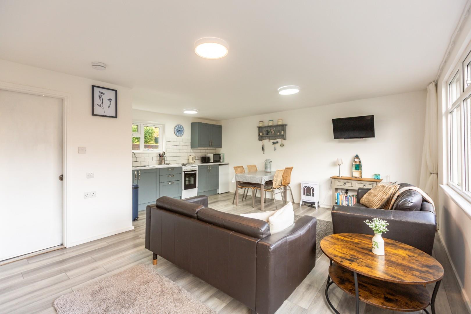 Summercliffe, Caswell, SA3 3BR